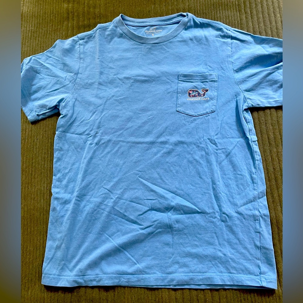 light blue vineyard vine t-shirt with multicolored whale on the back